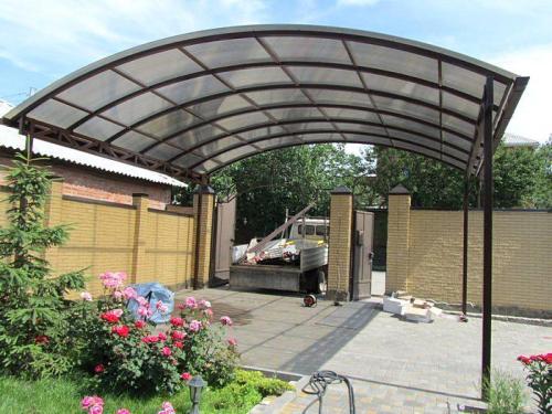 Навес своими руками из подручных материалов. Из чего лучше сделать навес во дворе или на даче – 5 оптимальных вариантов