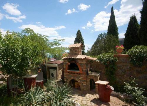 Мангал из кирпича на даче. Мангал из кирпича: чертежи, фото, видео. Инструкция, как сделать простой мангал на участке?