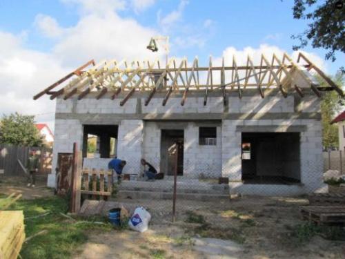 Дом из пеноблока с гаражом. Что предлагают проектировщики