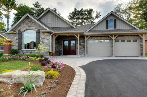 Как построить дом с гаражом — интересные варианты планировки с советами от экспертов (фото и видео) 17 Как построить дом с гаражом — интересные варианты планировки с советами от экспертов (фото и видео) 17