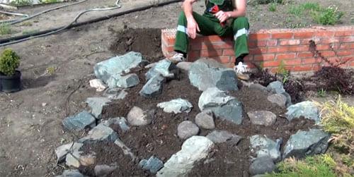 Как установить подъемник на альпийской горке на даче. Классический вариант