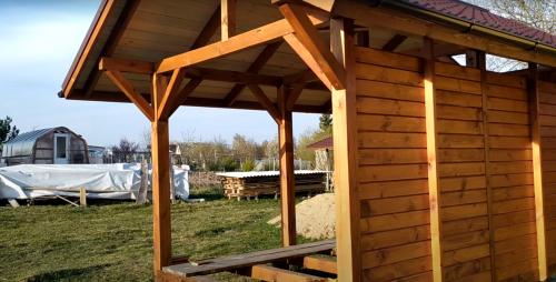 Как сделать стены беседки. Деревянная отделка