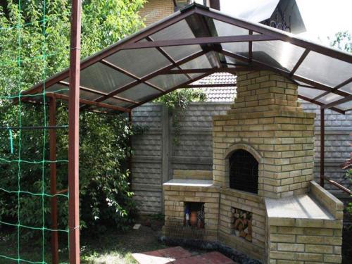 БЕСЕДКА из ХЛАМА своими руками. Просто и дёшево: строим из подручных материалов беседку своими руками