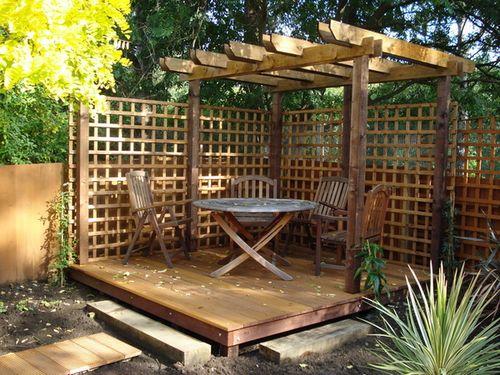 Как создать удобную мебель для беседки из хлама. Выбираем материал