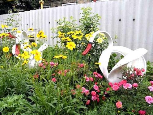 Красивые клумбы на даче своими руками. Клумбы для цветов на даче своими руками – 70 лучших вариантов