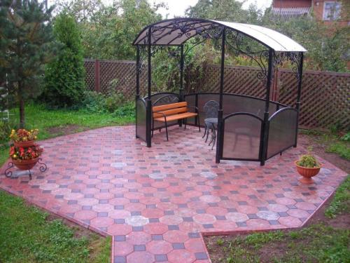 Как правильно подготовить участок для строительства беседки. Монолитное основание