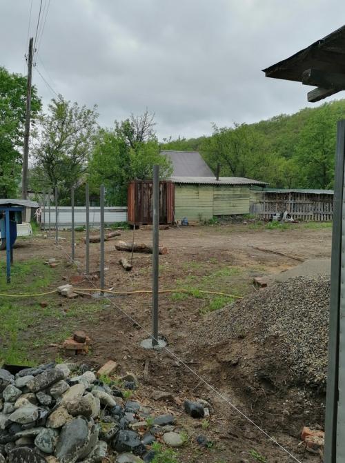 Забор из габиона и профнастила. Забор. Габионы и профлист.