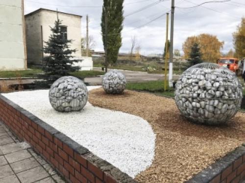 Забор из камней в сетке. Как правильно изготовить забор из габионов 01