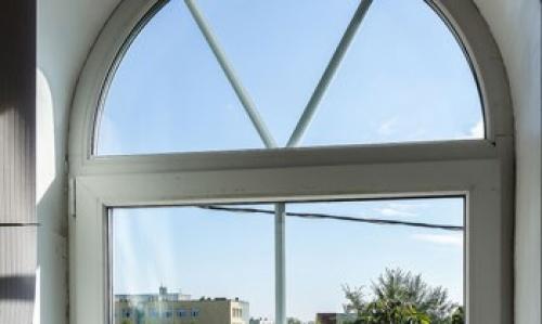 Какие особенности монтажа остекления на террасе. Какие виды могут иметь стеклопакеты для веранды