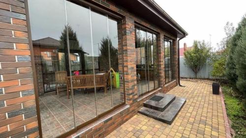 Застеклённая терраса: идеальное решение для вашего дома 07