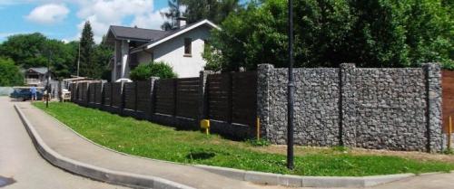 Забор из сетки и камней. Забор из габиона: достоинства и особенности 01