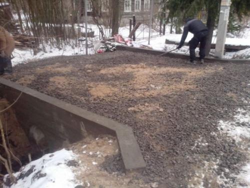 Как сделать въезд на участок с уклоном. Версии въезда на участок