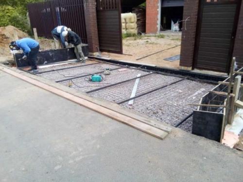 Как сделать въезд на участок с уклоном. Версии въезда на участок