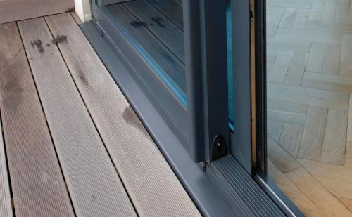 Как застеклить веранду и террасу загородного дома: пошаговая инструкция 10 Как застеклить веранду и террасу загородного дома: пошаговая инструкция 10