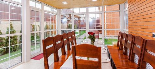 Можно ли использовать застекленную веранду или террасу круглый год. Чем можно остеклить веранду и террасу