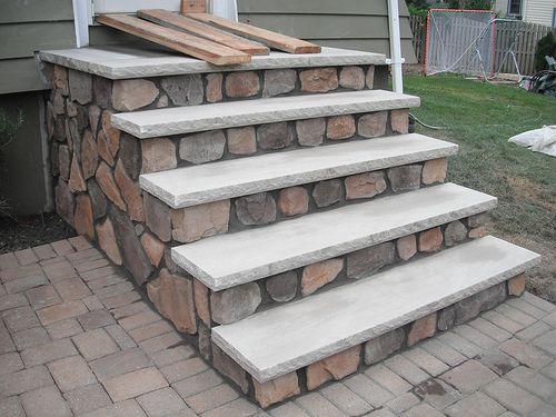 Варианты крыльца с навесом для деревянного дома. Виды крылец 09