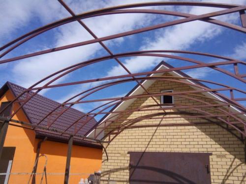 Навес к дому из поликарбоната. Как построить навес из поликарбоната своими руками — подробная инструкция возведения простых и сложных навесов (90 фото)