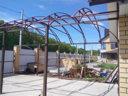 Навес к дому из поликарбоната. Как построить навес из поликарбоната своими руками — подробная инструкция возведения простых и сложных навесов (90 фото)