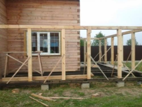 Как пристроить веранду или террасу к деревянному дому. Веранда к дому из дерева: элементы деревянной конструкции и этапы операции 14