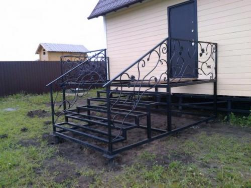 Крыльцо металлокаркас. Устройство крыльца и определение размеров