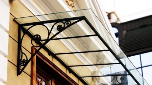 Крыльцо из металла с навесом. Металлические козырьки над крыльцом