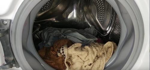 Как действовать, если пятно на одежде свежее