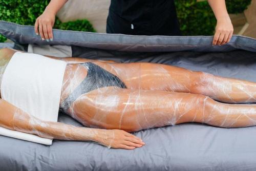 Таблица сравнения холодных и горячих антицеллюлитных обертываний