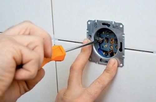 Где лучше установить наружную розетку