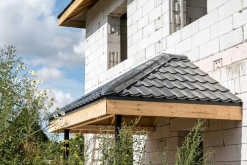 Как улучшить внешний вид навеса над крыльцом