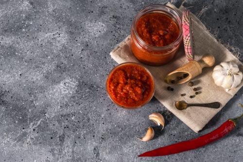 Как отличается абхазская аджика от других видов аджики